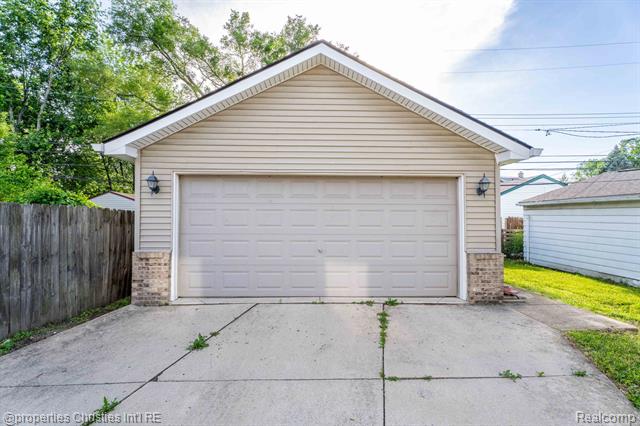 Builiding view forty three for 23389 Easterling, Hazel Park, MI. 48030