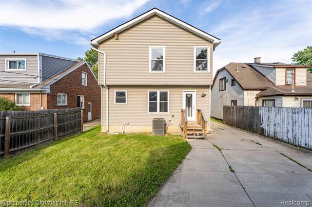 Builiding view forty for 23389 Easterling, Hazel Park, MI. 48030