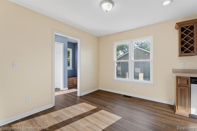 Builiding view fourteen for 23389 Easterling, Hazel Park, MI. 48030
