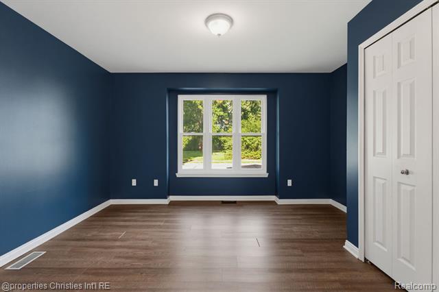 Builiding view nine for 23389 Easterling, Hazel Park, MI. 48030