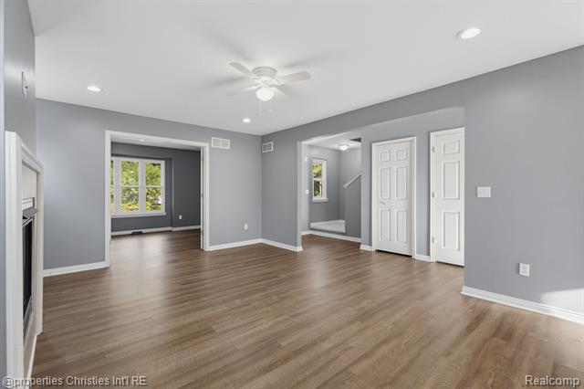Builiding view seven for 23389 Easterling, Hazel Park, MI. 48030