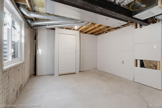 Builiding view thirty five for 23389 Easterling, Hazel Park, MI. 48030