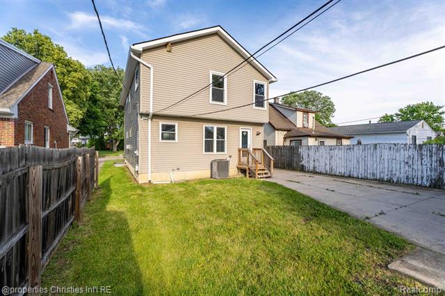 Builiding view thirty nine for 23389 Easterling, Hazel Park, MI. 48030