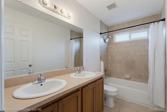 Builiding view thirty three for 23389 Easterling, Hazel Park, MI. 48030