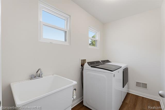 Builiding view thirty two for 23389 Easterling, Hazel Park, MI. 48030