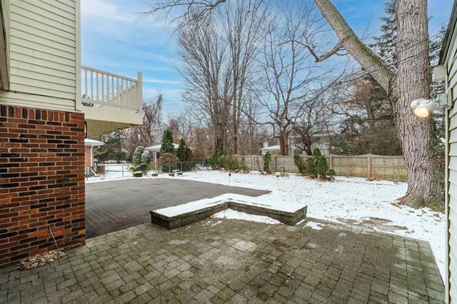 Builiding view fifty three for 1003 Bedford, Grosse Pointe, MI. 48230