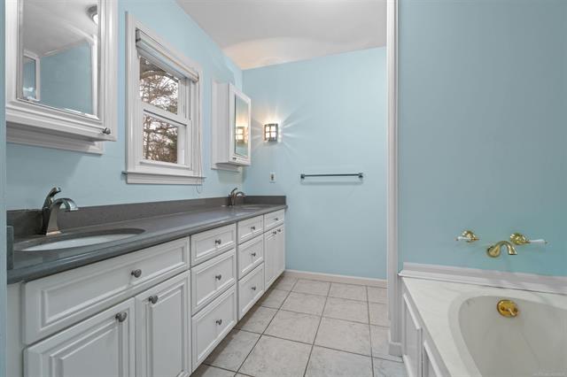 Builiding view thirty one for 1003 Bedford, Grosse Pointe, MI. 48230