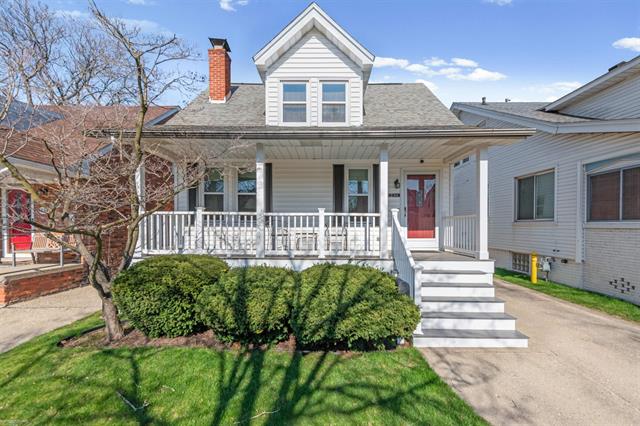 front view for 1330 Beaconsfield, Grosse Pointe, Mi. 48230