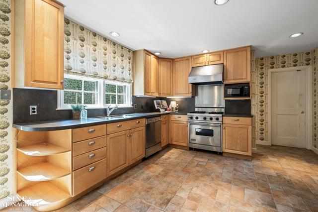 Builiding view fifteen for 1023 Harvard, Grosse Pointe, MI. 48230