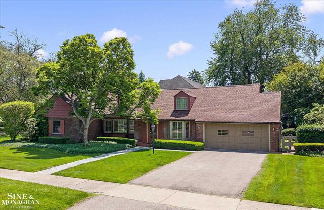Builiding view forty eight for 1023 Harvard, Grosse Pointe, MI. 48230