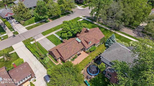 Builiding view forty six for 1023 Harvard, Grosse Pointe, MI. 48230