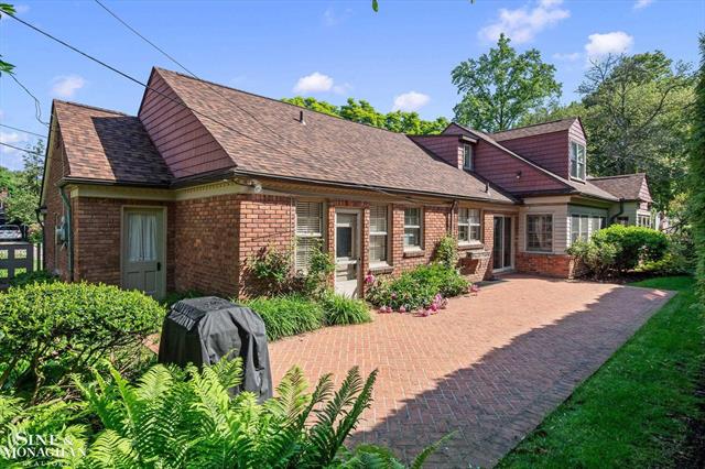 Builiding view forty for 1023 Harvard, Grosse Pointe, MI. 48230