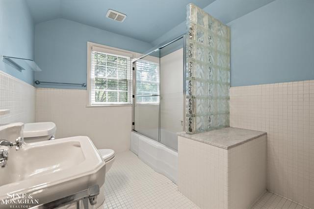 Builiding view thirty one for 1023 Harvard, Grosse Pointe, MI. 48230
