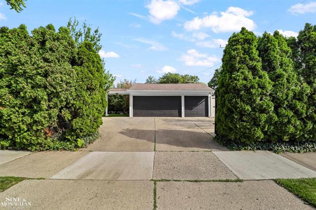 Builiding view fifty for 1200 Audubon, Grosse Pointe, MI. 48230