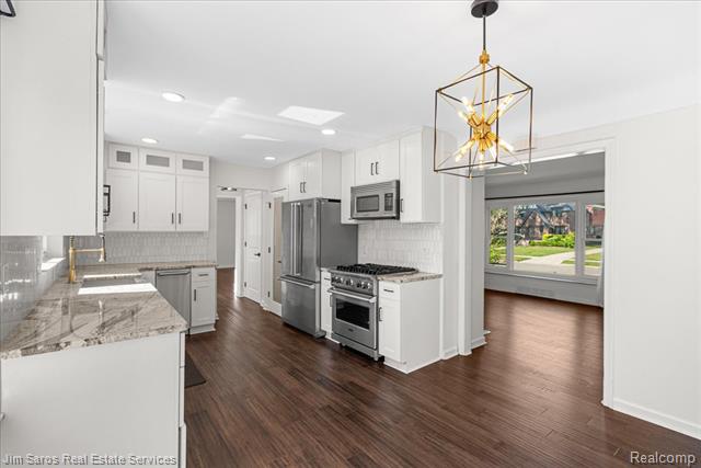 Builiding view nine for 615 Lakepointe, Grosse Pointe, MI. 48230