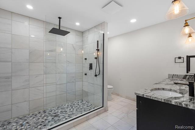 Builiding view seventeen for 615 Lakepointe, Grosse Pointe, MI. 48230