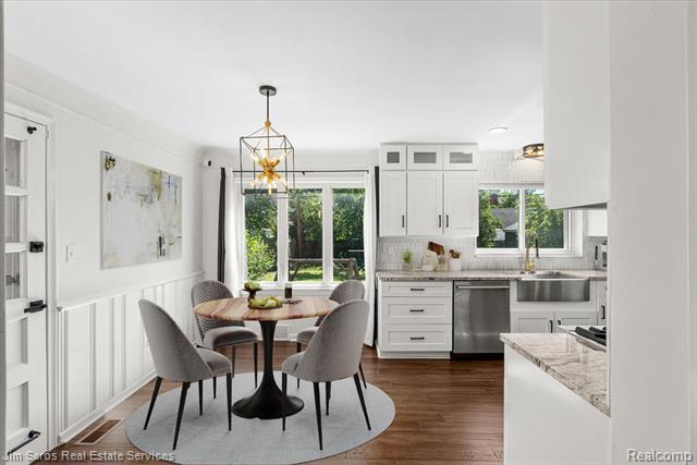 Builiding view ten for 615 Lakepointe, Grosse Pointe, MI. 48230