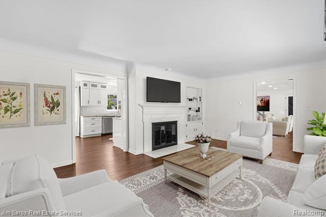 Builiding view twelve for 615 Lakepointe, Grosse Pointe, MI. 48230