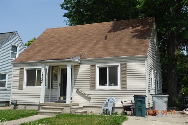 front view for 23384 Vassar Ave, Hazel Park, Mi. 48030