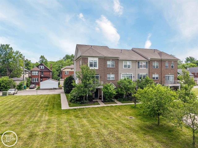 Builiding view twenty eight for 1048 Lakepointe, Grosse Pointe, MI. 48230