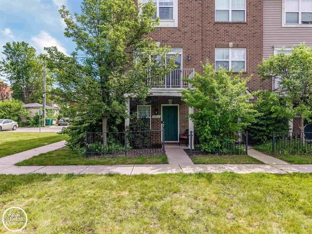 Builiding view twenty five for 1048 Lakepointe, Grosse Pointe, MI. 48230