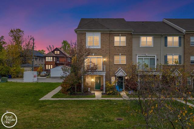 Builiding view twenty nine for 1048 Lakepointe, Grosse Pointe, MI. 48230