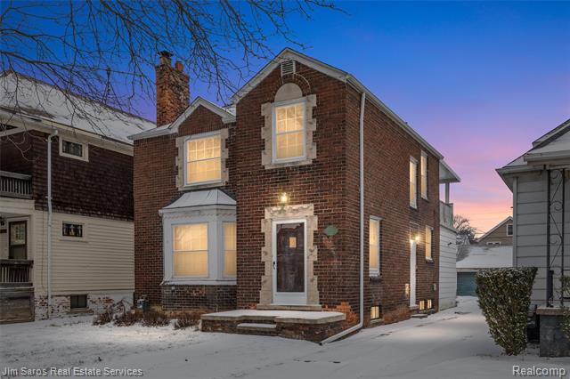 Builiding view eighteen for 1328 Lakepointe, Grosse Pointe, MI. 48230