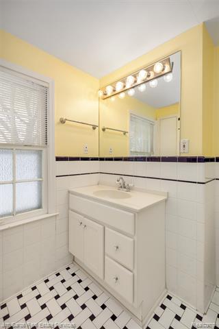 Builiding view fifteen for 1328 Lakepointe, Grosse Pointe, MI. 48230