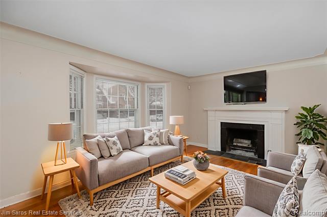 Builiding view four for 1328 Lakepointe, Grosse Pointe, MI. 48230