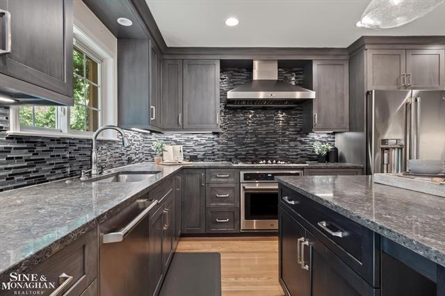 Builiding view ten for 263 Lakeland, Grosse Pointe, MI. 48230