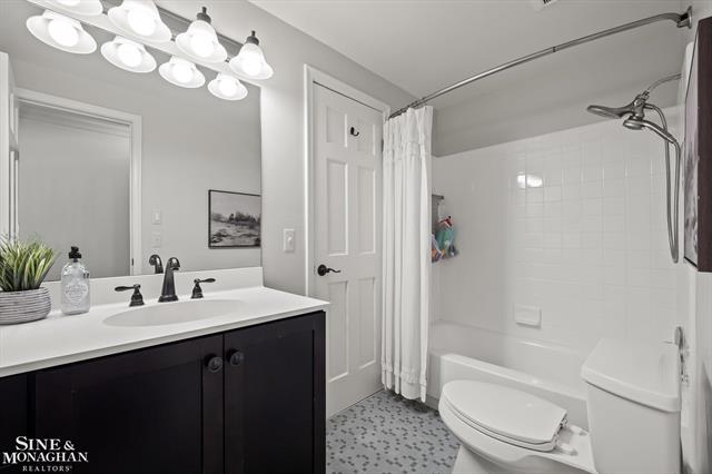 Builiding view thirty five for 263 Lakeland, Grosse Pointe, MI. 48230