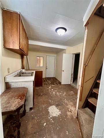 Builiding view five for 2388 Zinow, Hamtramck, MI. 48212