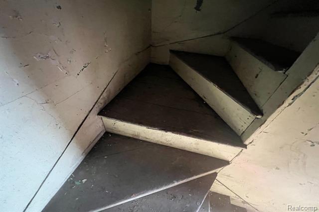 Builiding view twelve for 225 Farrand Park, Highland Park, MI. 48203