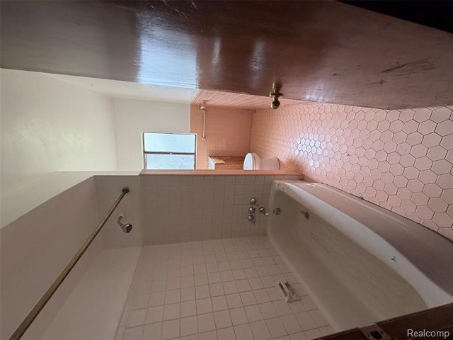 Builiding view nine for 23750 Wildwood, Oak Park, MI. 48237