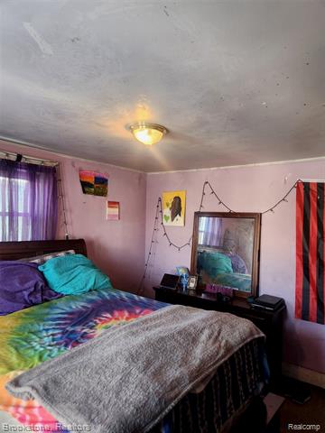 Builiding view seventeen for 164 Farrand Park, Highland Park, MI. 48203