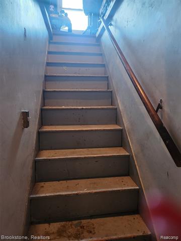 Builiding view twenty for 164 Farrand Park, Highland Park, MI. 48203