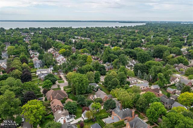 Builiding view forty five for 586 University, Grosse Pointe, MI. 48230