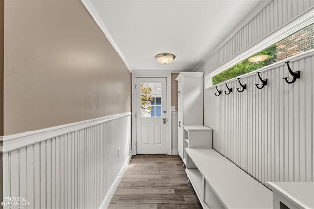 Builiding view nineteen for 586 University, Grosse Pointe, MI. 48230