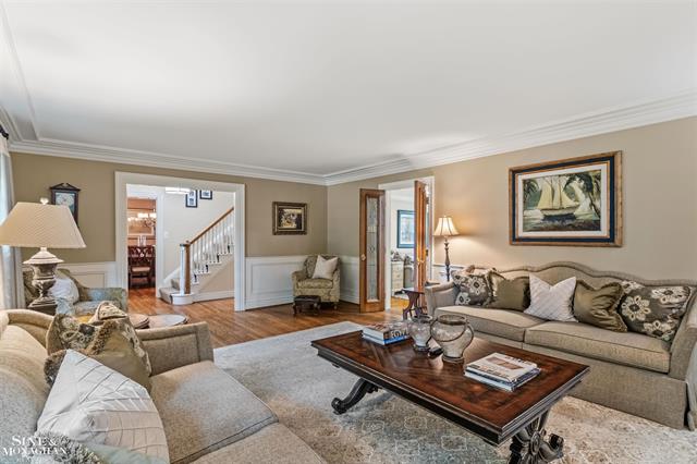 Builiding view six for 586 University, Grosse Pointe, MI. 48230