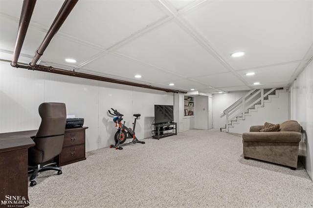 Builiding view thirty eight for 586 University, Grosse Pointe, MI. 48230