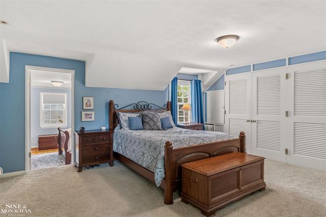 Builiding view thirty for 586 University, Grosse Pointe, MI. 48230
