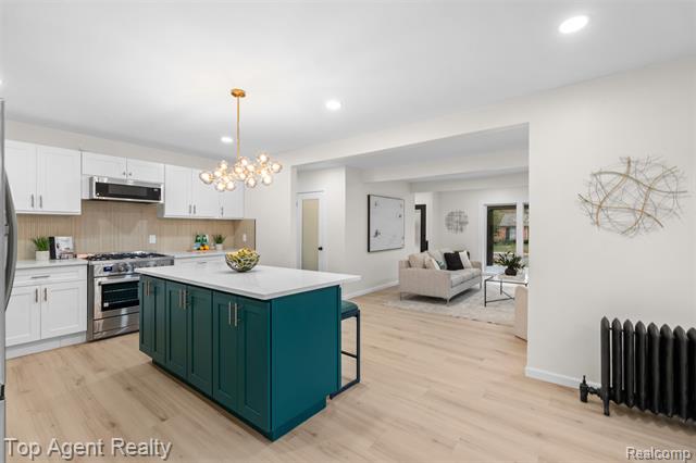 Builiding view eight for 784 Barrington, Grosse Pointe, MI. 48230