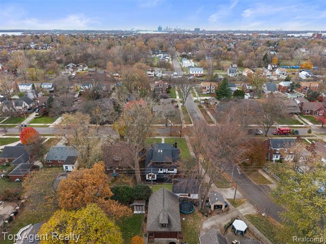 Builiding view fifty for 784 Barrington, Grosse Pointe, MI. 48230