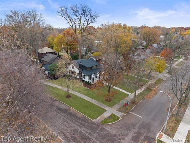 Builiding view forty eight for 784 Barrington, Grosse Pointe, MI. 48230