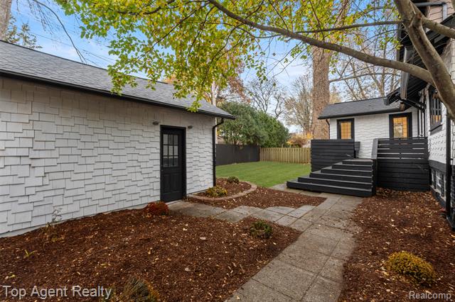 Builiding view forty four for 784 Barrington, Grosse Pointe, MI. 48230