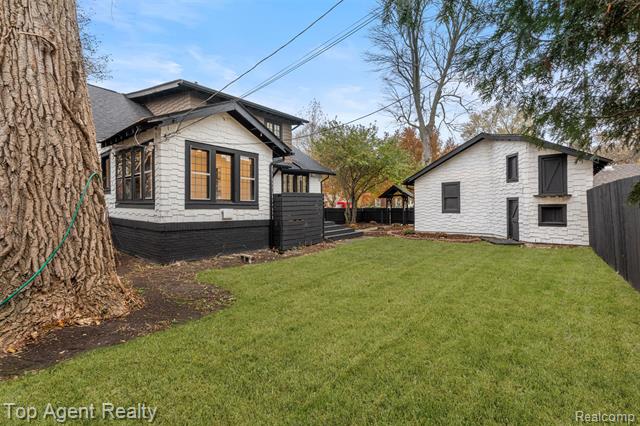 Builiding view forty three for 784 Barrington, Grosse Pointe, MI. 48230