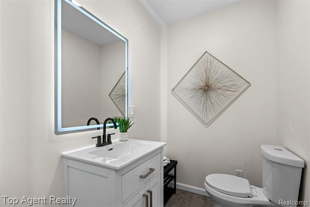 Builiding view nineteen for 784 Barrington, Grosse Pointe, MI. 48230