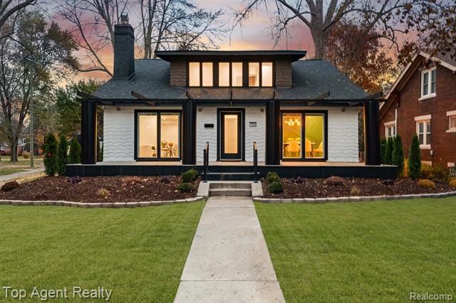 Builiding view one for 784 Barrington, Grosse Pointe, MI. 48230