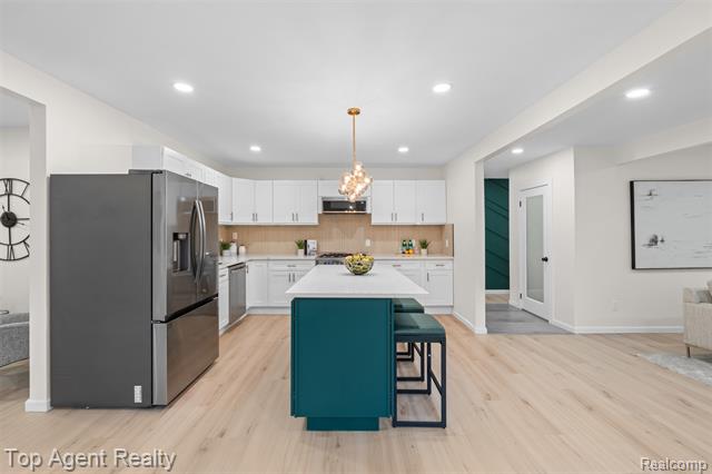 Builiding view seven for 784 Barrington, Grosse Pointe, MI. 48230