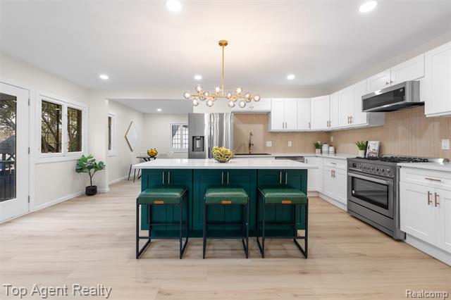 Builiding view six for 784 Barrington, Grosse Pointe, MI. 48230